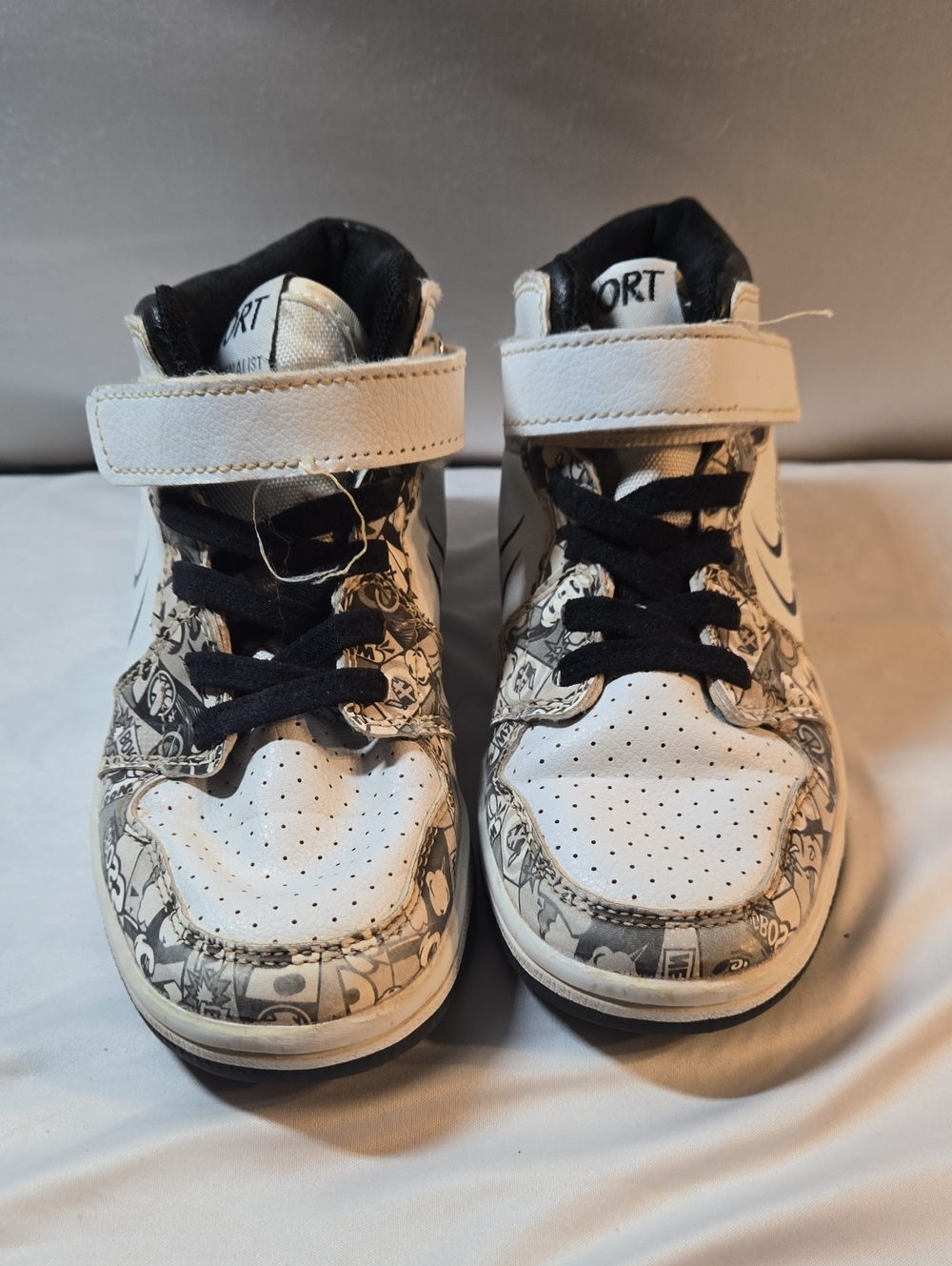 Sporto Kids High-Top Sneakers in White and Black Graphic Accents